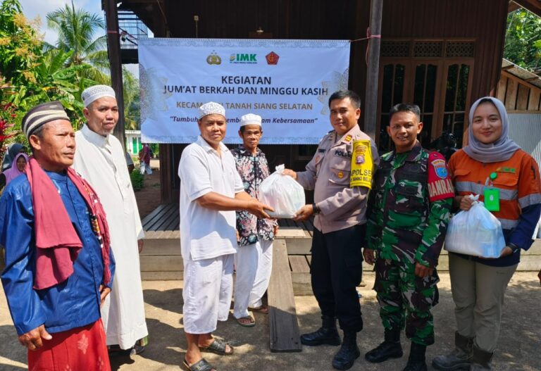 Bersama TNI dan POLRI, PT IMK salurkan bantuan di kegiatan Jumat Berkah